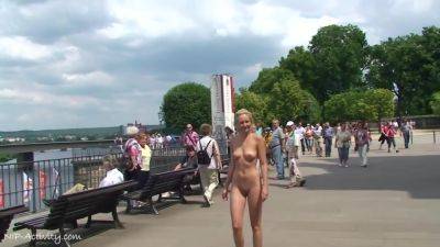 Linda - Slutty Blonde Linda Amateur Public - upornia