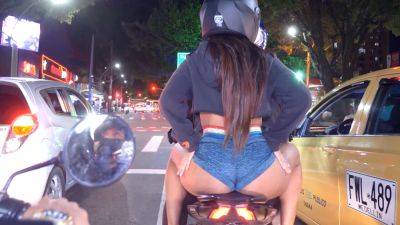 Colombian latina shows off her big ass in public during a motorcycle tour - txxx.com - Colombia