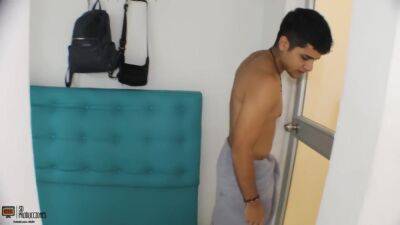 Encuentro Bien Cachondo A Mi Hermanastro Con Mi Ropa Interior En Mi Habitacion - Porno En Espanol - hotmovs.com