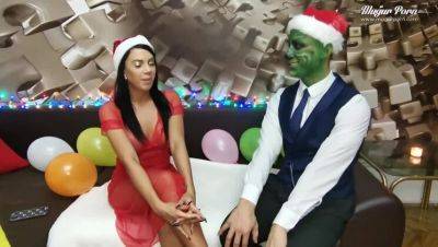 Daniella Derusky & Mugur: The Grinch X-Rated Spoof (2021) - xxxfiles.com - Hungary