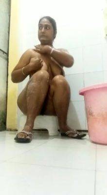 Punjabi aunty bathing black aunty 1 - drtuber - India