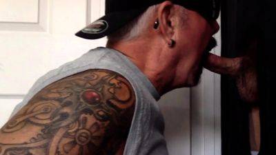 Gloryhole tattooed gaydaddy sucks cock - drtuber